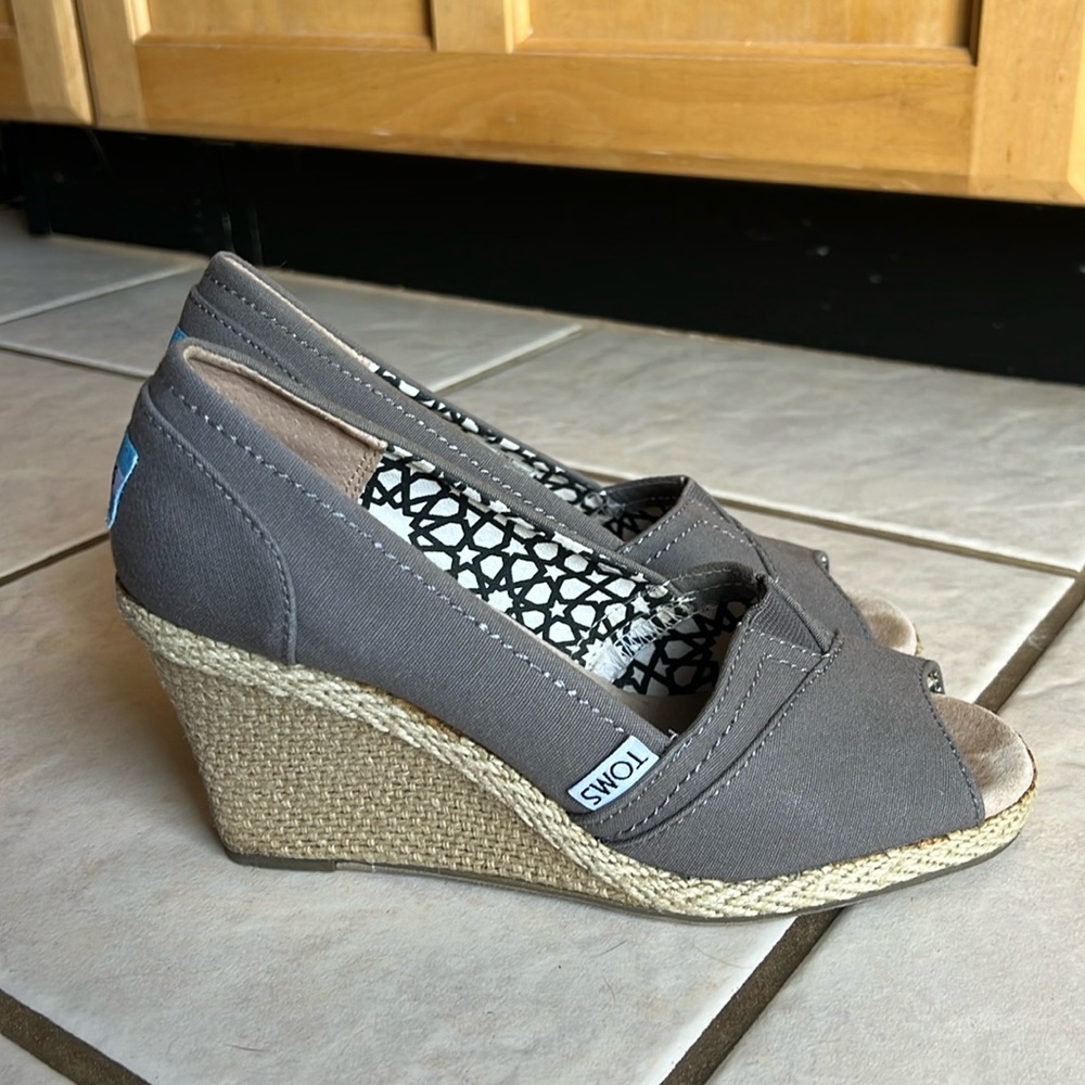 Toms heels